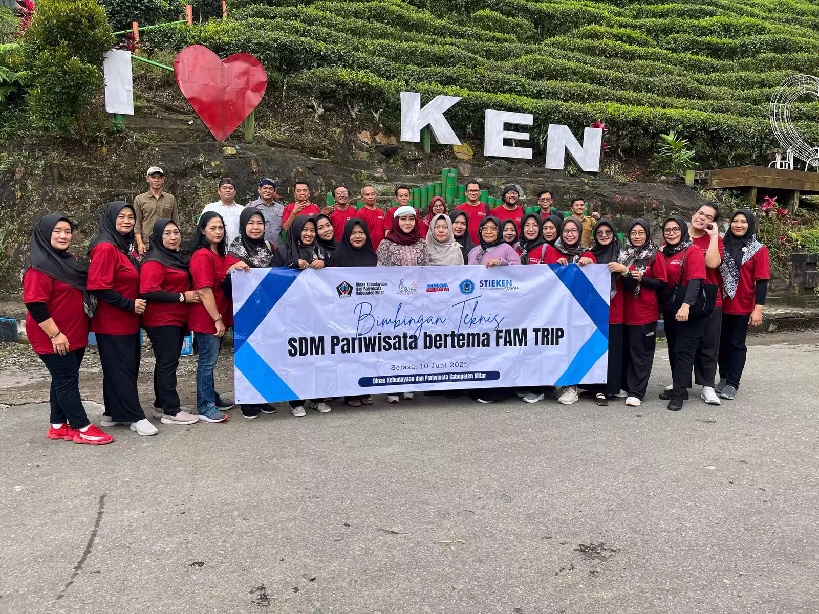 Kolaborasi STIEKEN, Disbudpar Blitar, dan DWP Kabupaten Blitar: Famtrip Kunjungi 4 Destinasi Favorit